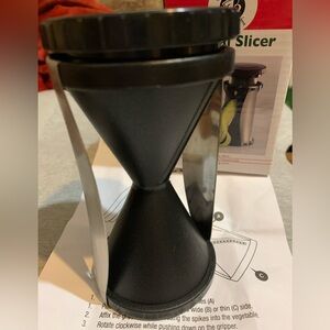 Chef’s Best Spiral Vegetable Slicer with 2 Blade Sizes for Vegetable Noodles.